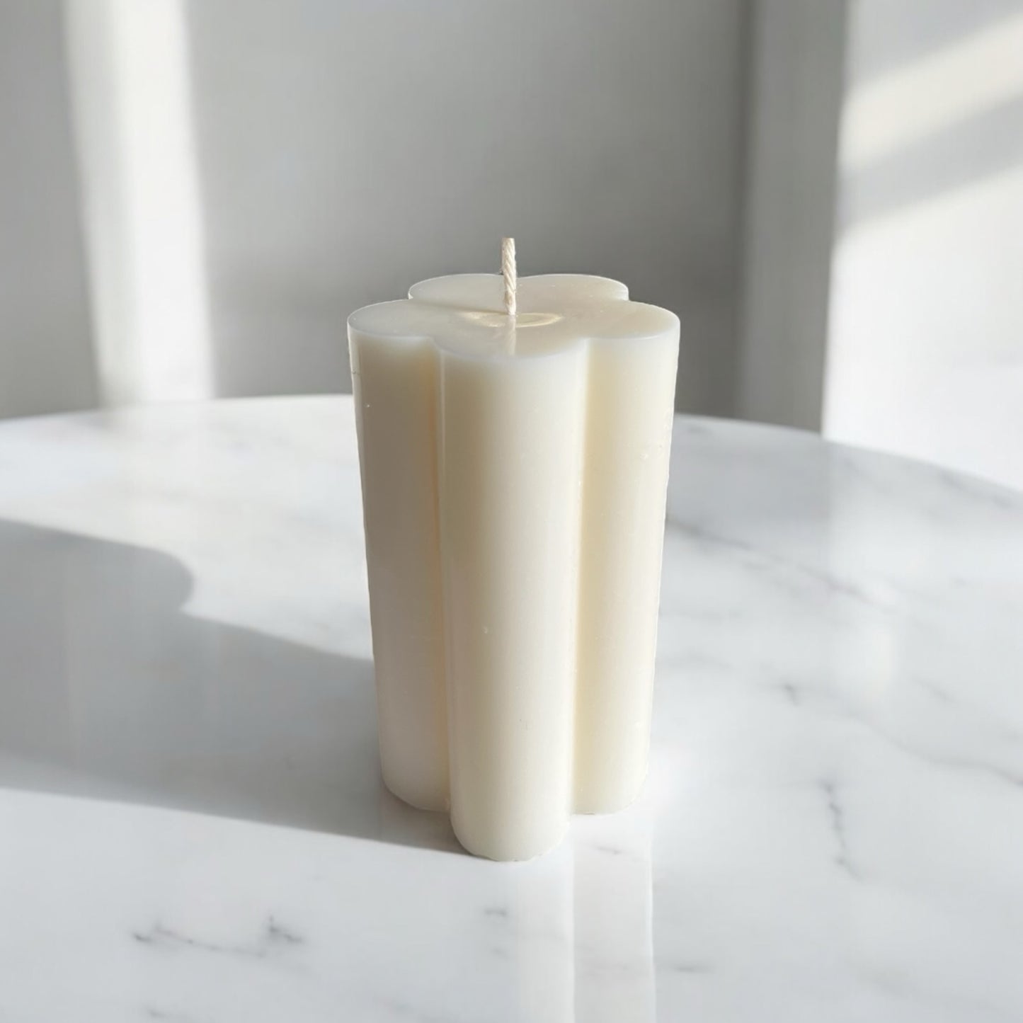 Daisy Pillar Decorative Candle