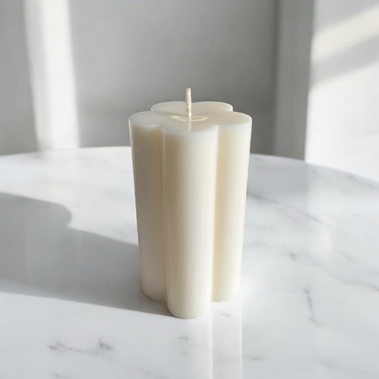 Daisy Pillar Decorative Candle