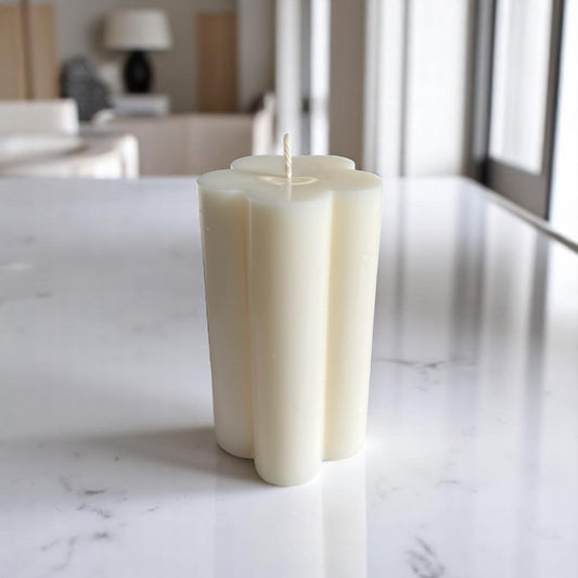 Daisy Pillar Decorative Candle
